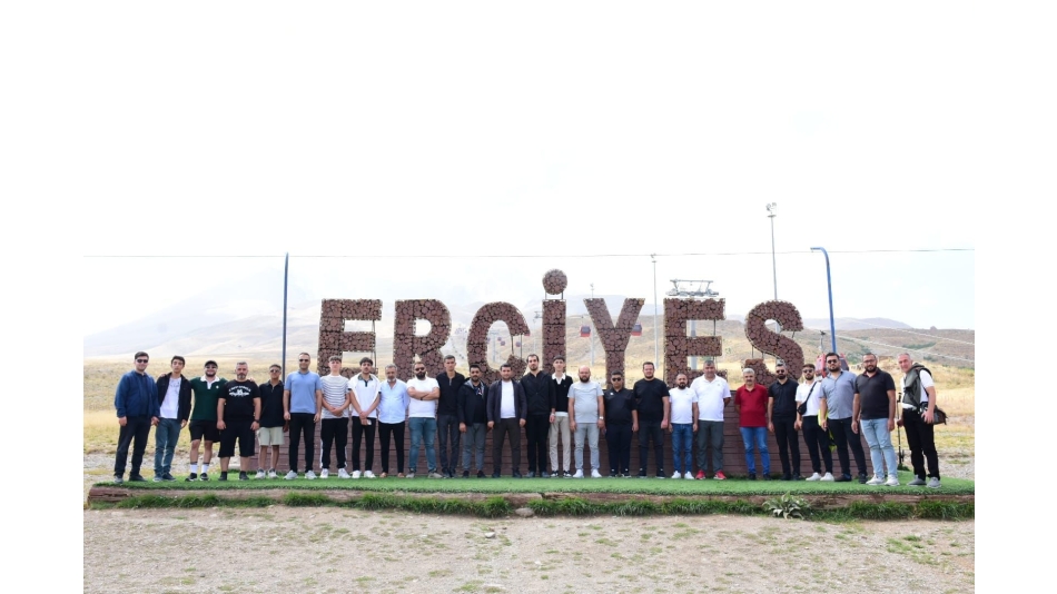 Gençlik ve Eğitim Derneği Üyeleri, Kayseri Erciyes Kampı\'nda Buluştu